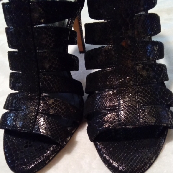 Donald J. Pliner Elegant Black Heels - Picture 5 of 8